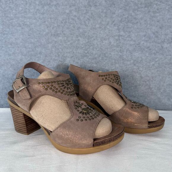 Dansko Womens sz 40 Deandra Studded Taupe Shimmer Sandal Block Heel BOHO T Strap - Picture 1 of 13